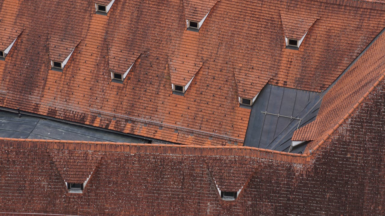 Toiture commune sans copropriété : quelles implications ?